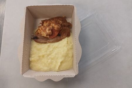 Свиная отбивная и картофельное пюре