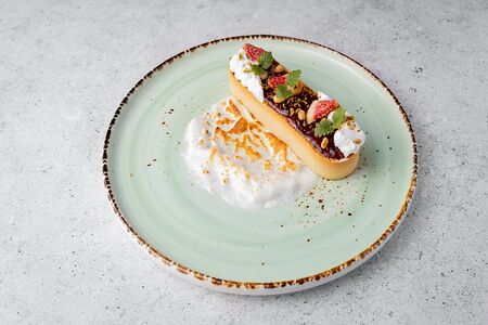 Тарталетка с инжиром и кремом из горгонзолы