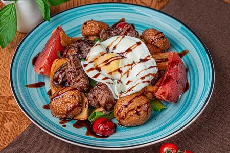 Теплый салат с куриной печенью