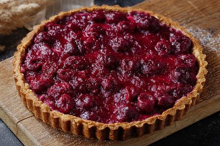 Пирог песочный с творогом и вишней