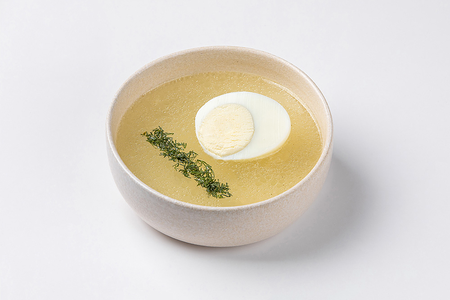 Бульон с яйцом