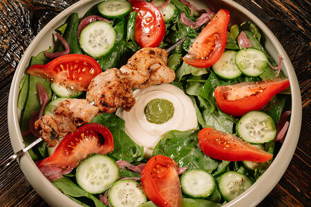 Салат с шашлыком из курицы