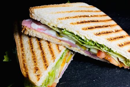 Сэндвич с ветчиной