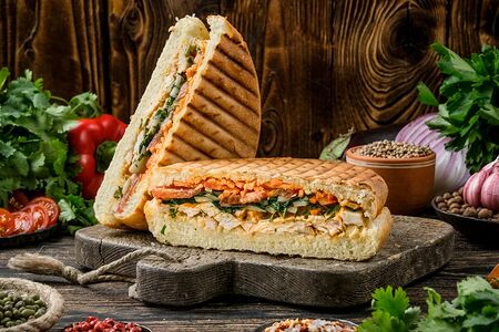 Шаурма с курицей в лепешке