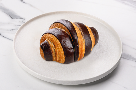 Круассан с шоколадом