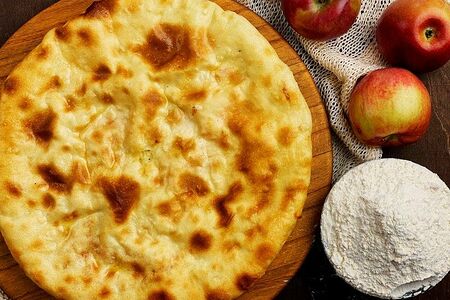 Пирог с яблоками в карамели