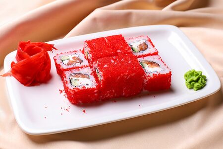 Ролл Филадельфия в икре