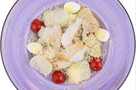 Салат Цезарь с цыпленком