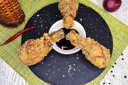 Ножки куриные острые в кляре с соусом