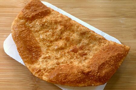 Чебурек с креветками и сыром