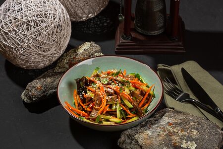 Салат овощной с языком