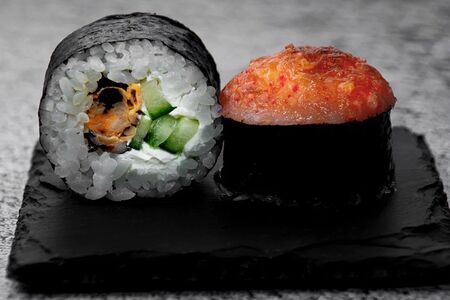 Ролл запечённый с мидиями