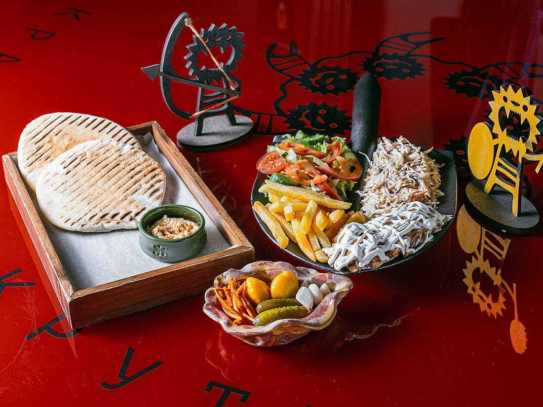 Leo shaverma and bar