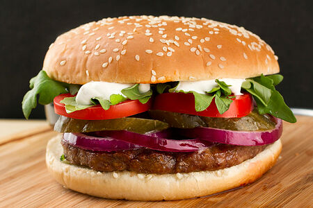 Бургер и картофель фри