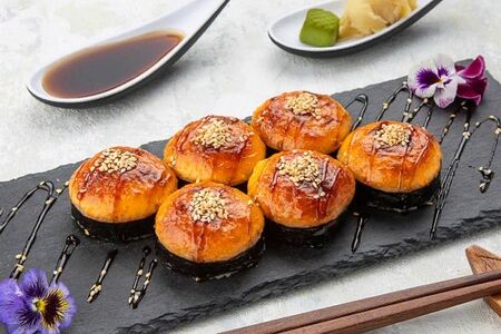 Запеченный ролл со снежным крабом