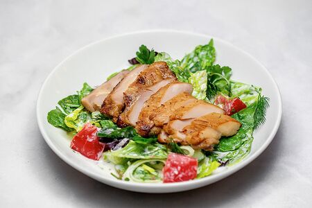 Салат с фермерским цыпленком