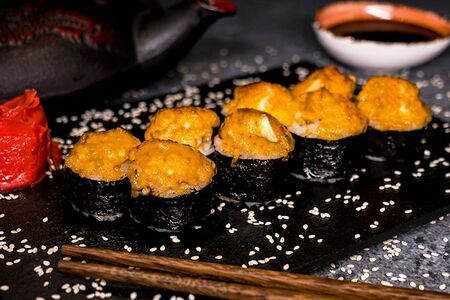 Ролл Вулкан с грибами