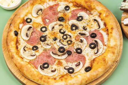 С ветчиной и грибами