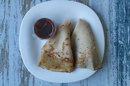Блины с вареной сгущёнкой