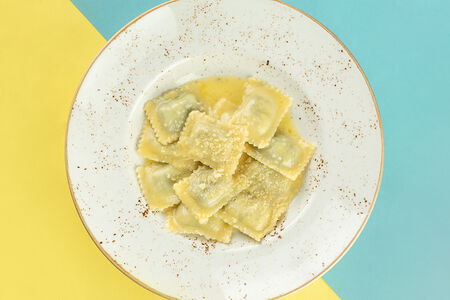 Равиоли с рикоттой, шпинатом и пармезаном