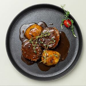 Шея ягненка в пикантно-пивном соусе