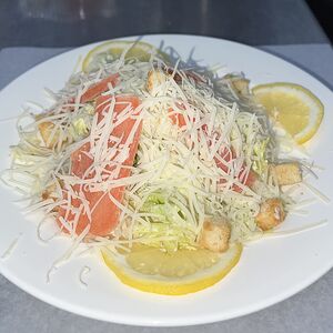 Салат Цезарь с сёмгой