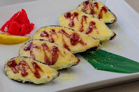 Мидии запеченные с пармезаном