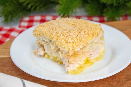 Салат слоеный с курицей и арахисом