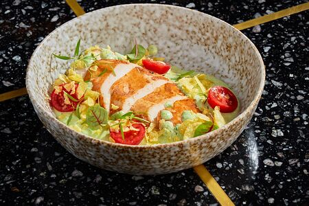 Жареный цыплёнок с соусом песто