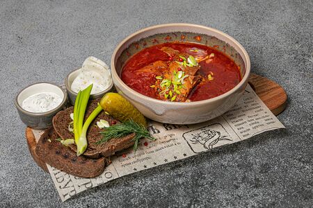 Борщ с бородинскими гренками