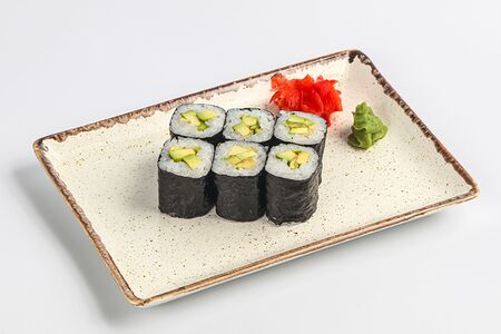 Ролл с авокадо