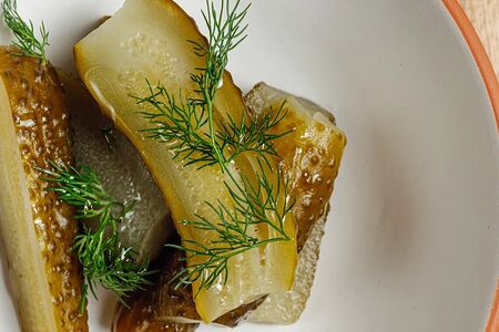 Огурцы соленые