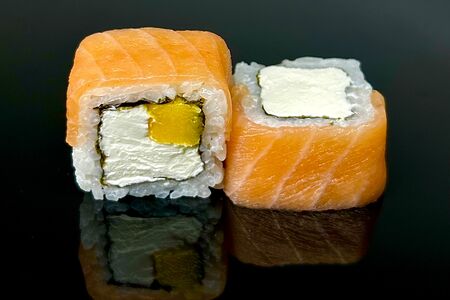 Ролл Филадельфия с манго