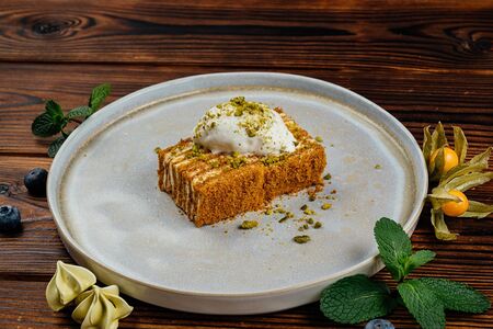 Торт медовик