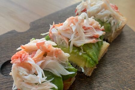 Брускетта краб/авокадо