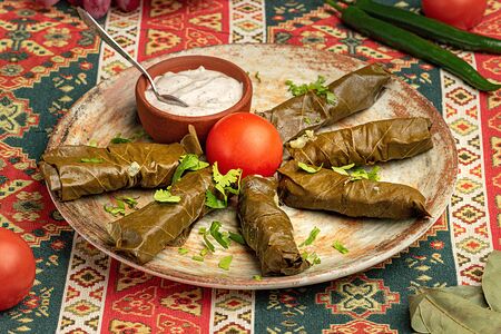 Долма в винoградных листьях
