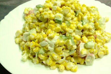 Салат из кукурузы и крабовых палочек с майонезом L