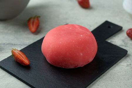 Моти чизкейк с клубникой