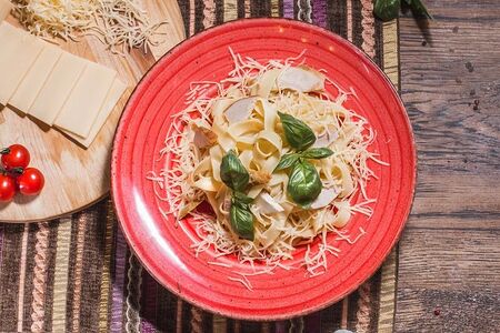 Феттуччине с копченой куриной грудкой