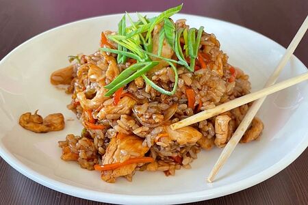 Рис с курицей и соусом терияки