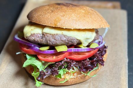 Бургер с котлетой из говяжьей вырезки