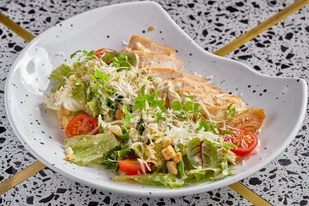 Салат с цыплёнком тандури