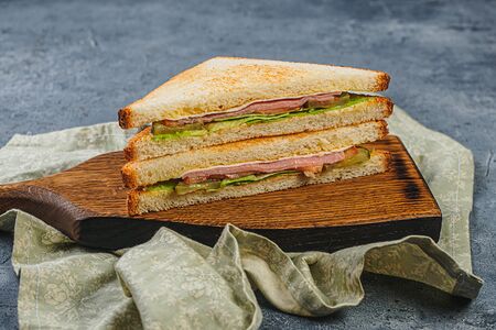 Сэндвич с ветчиной