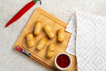 Спринг-ролл с лососем