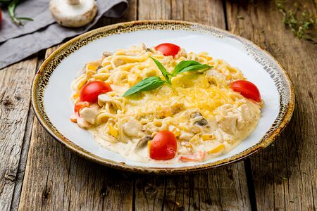 Спагетти с курицей