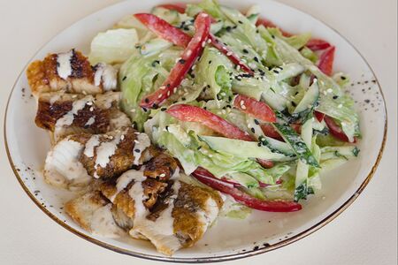 Салат с угрем