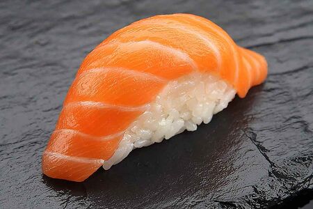 Суши лосось