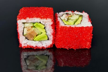 Ролл Калифорния с лососем