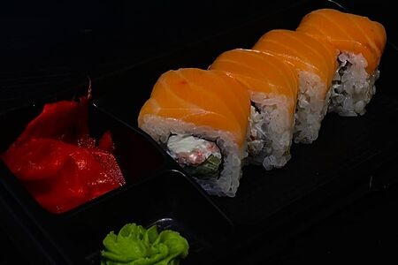 Теплый ролл с крабом