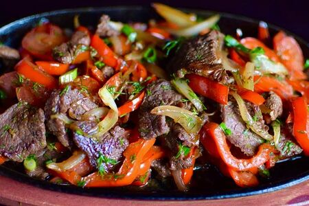 Сковородочка с телятиной и овощами